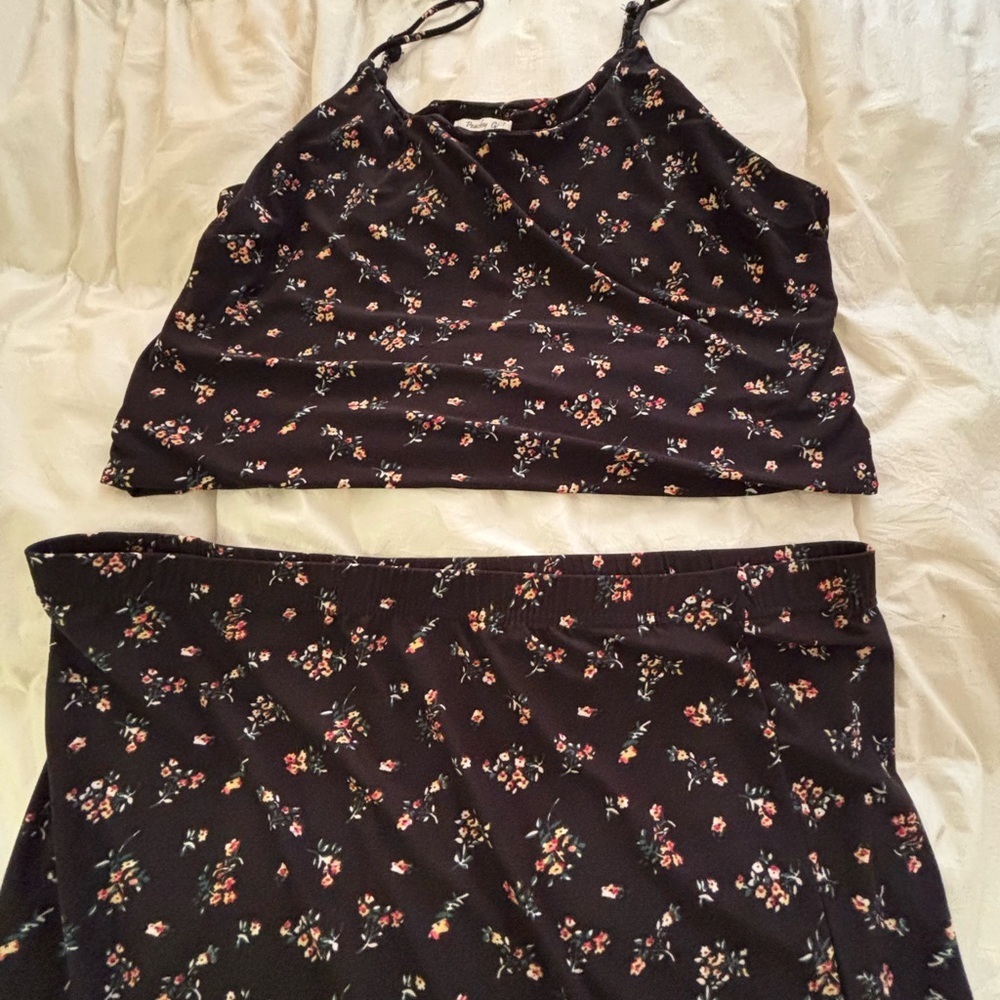 Dark Floral Crop Top and Skirt Set - Picture 3 of 4